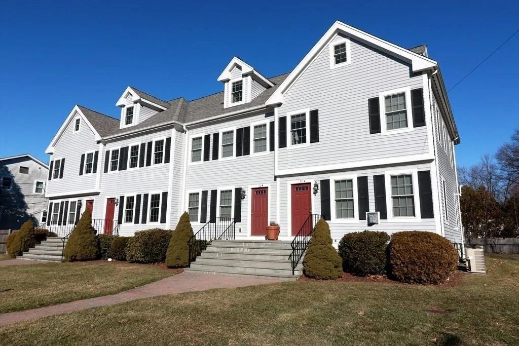 132 Howe St B, Natick, MA 01760