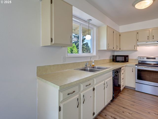 22805 Sw HIGHLAND Dr, Sherwood, OR 97140