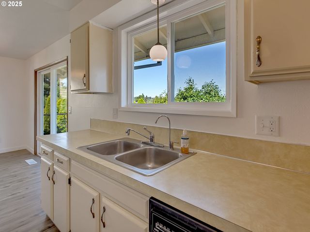 22805 Sw HIGHLAND Dr, Sherwood, OR 97140