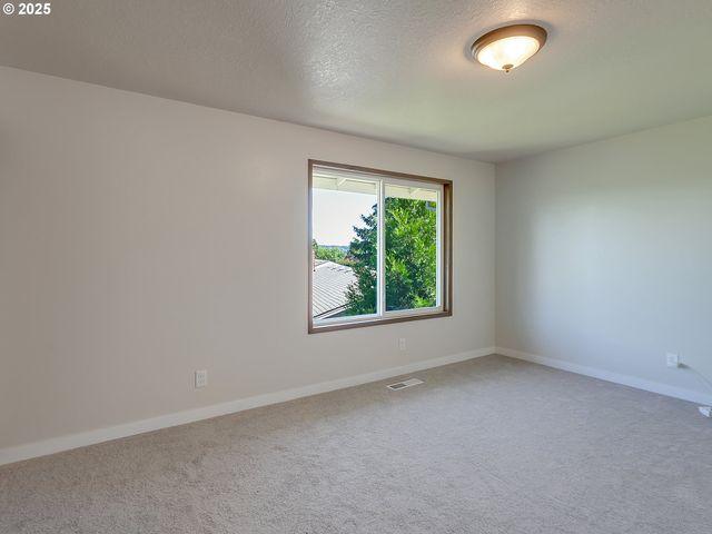 22805 Sw HIGHLAND Dr, Sherwood, OR 97140