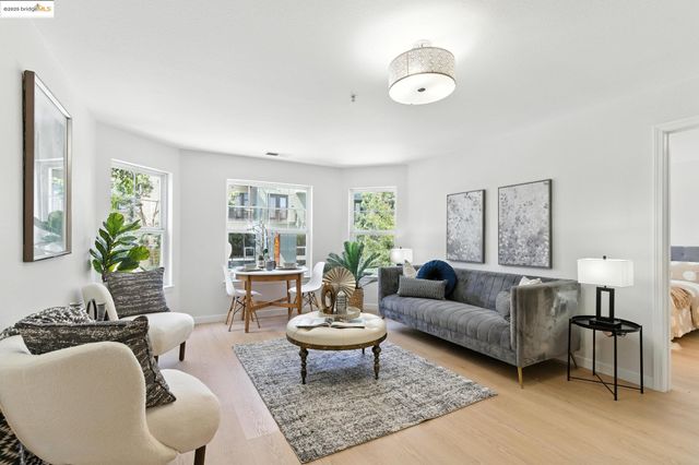 555 10th Street 201, Oakland, CA 94607