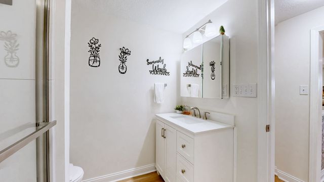 21 Lake Shore Dr, New Concord, KY 42076