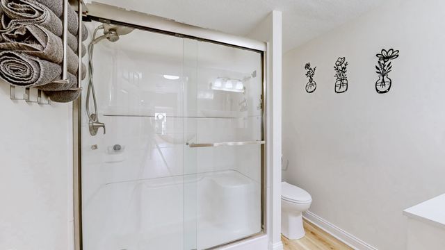 21 Lake Shore Dr, New Concord, KY 42076