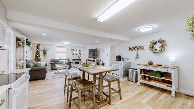 21 Lake Shore Dr, New Concord, KY 42076