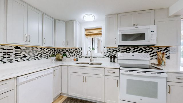 21 Lake Shore Dr, New Concord, KY 42076