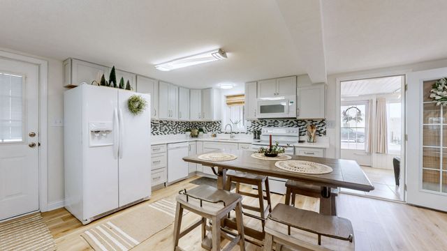 21 Lake Shore Dr, New Concord, KY 42076