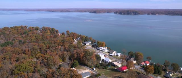 21 Lake Shore Dr, New Concord, KY 42076