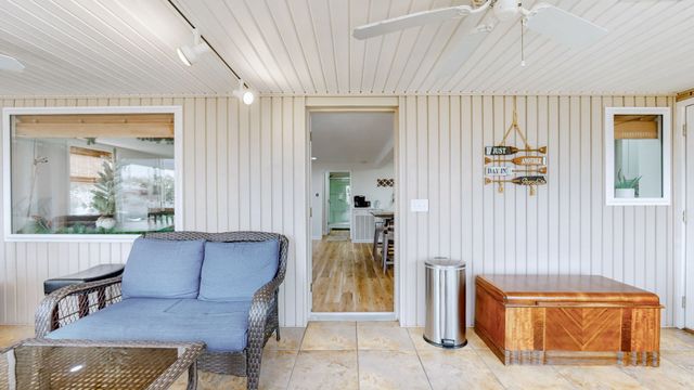 21 Lake Shore Dr, New Concord, KY 42076