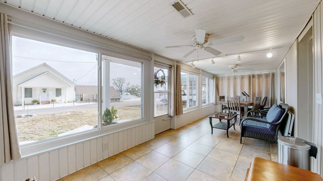 21 Lake Shore Dr, New Concord, KY 42076