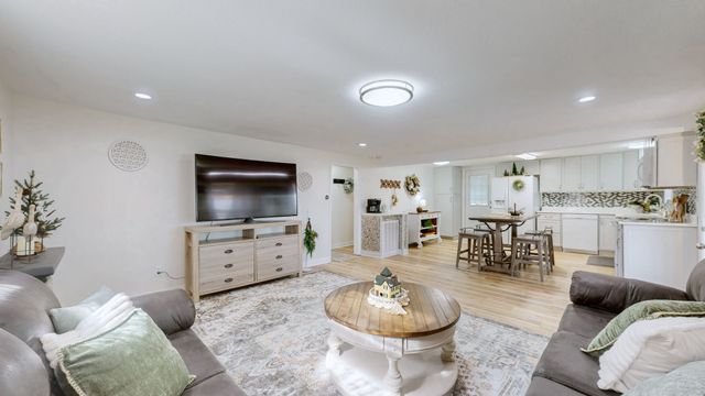 21 Lake Shore Dr, New Concord, KY 42076