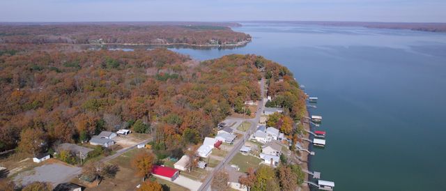 21 Lake Shore Dr, New Concord, KY 42076