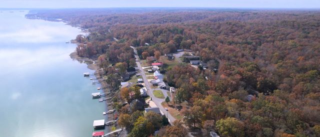 21 Lake Shore Dr, New Concord, KY 42076