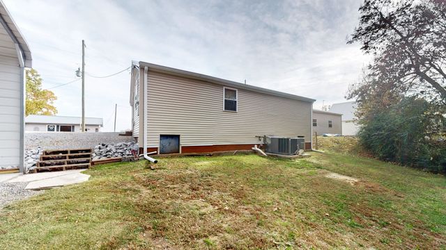 21 Lake Shore Dr, New Concord, KY 42076