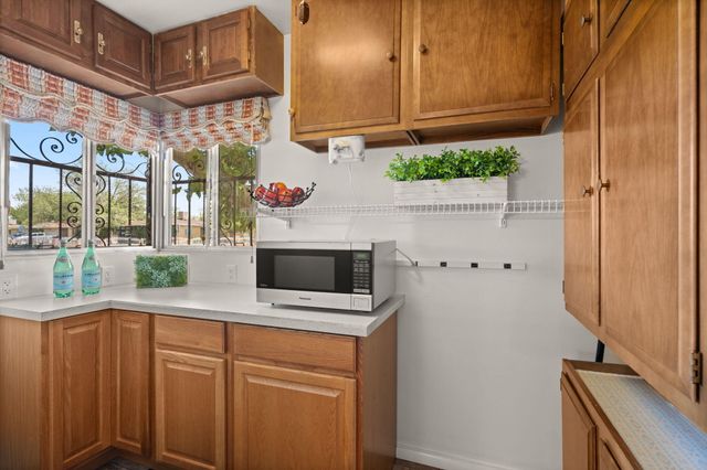 659 MONROE Street SE, Albuquerque, NM 87108