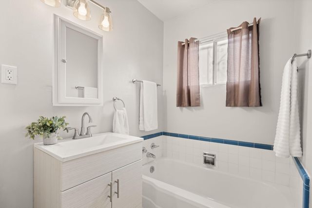 659 MONROE Street SE, Albuquerque, NM 87108