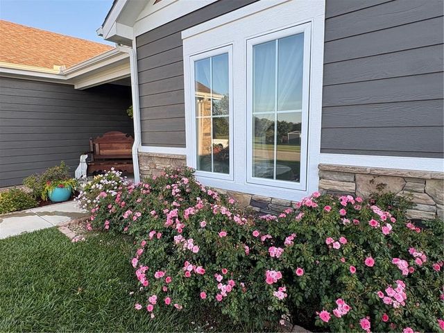 1108 Bluestem Drive, Baldwin City, KS 66006