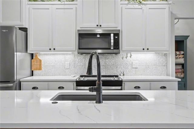 1108 Bluestem Drive, Baldwin City, KS 66006