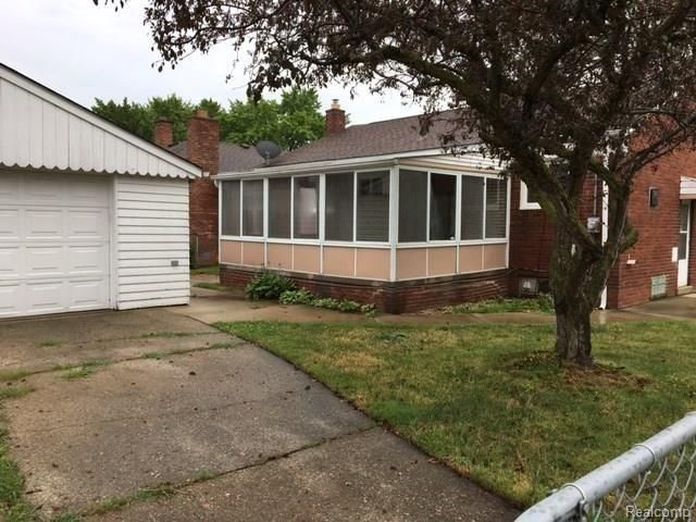 24704 Willowby Avenue, Eastpointe, MI 48021