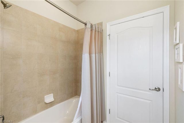 3934 Sapphire WAY, Naples, FL 34114