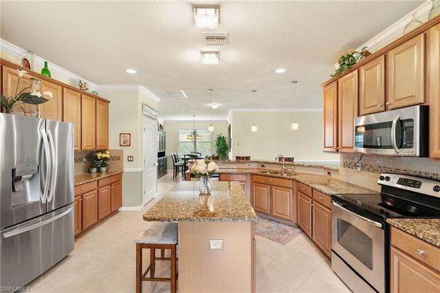 3934 Sapphire WAY, Naples, FL 34114
