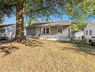 215 Midlothian Road, St Louis, MO 63137