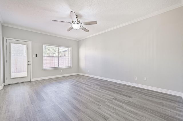 2034 Glencove Drive, Seabrook, TX 77586