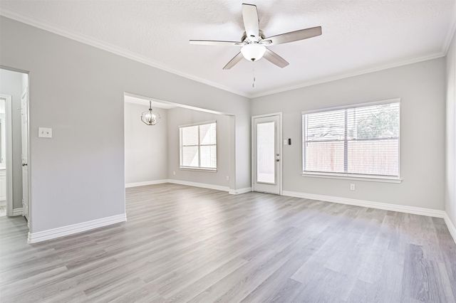 2034 Glencove Drive, Seabrook, TX 77586