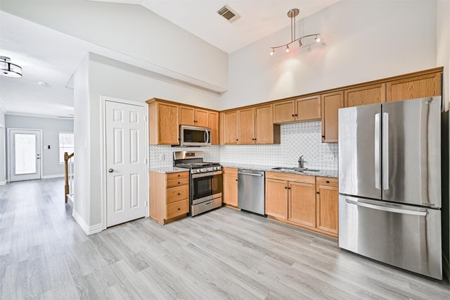 2034 Glencove Drive, Seabrook, TX 77586