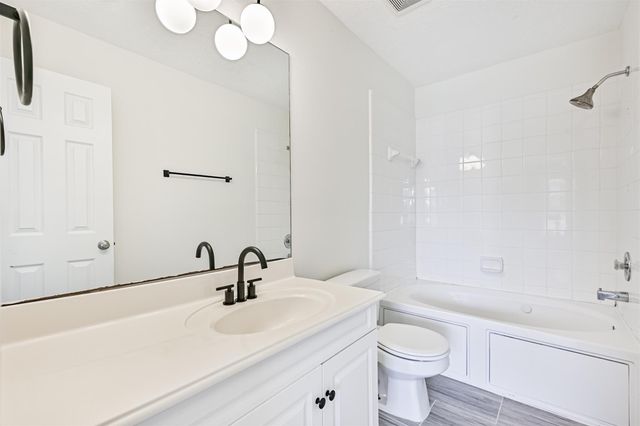 2034 Glencove Drive, Seabrook, TX 77586