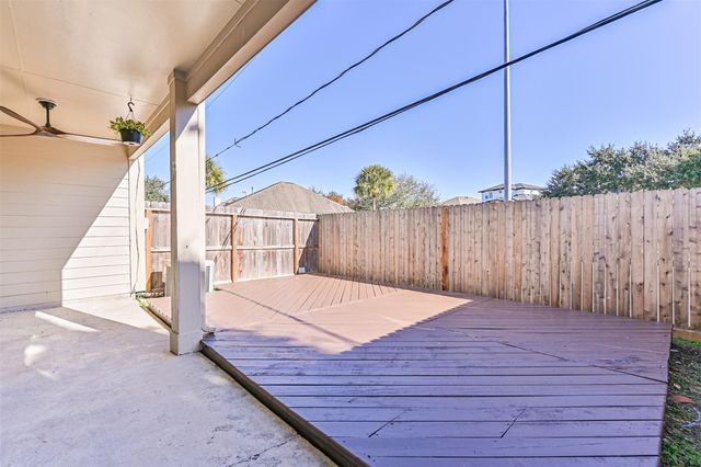 2034 Glencove Drive, Seabrook, TX 77586