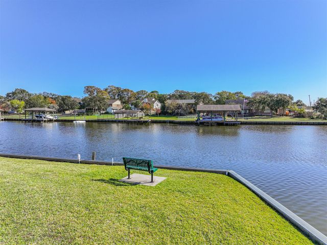 2034 Glencove Drive, Seabrook, TX 77586