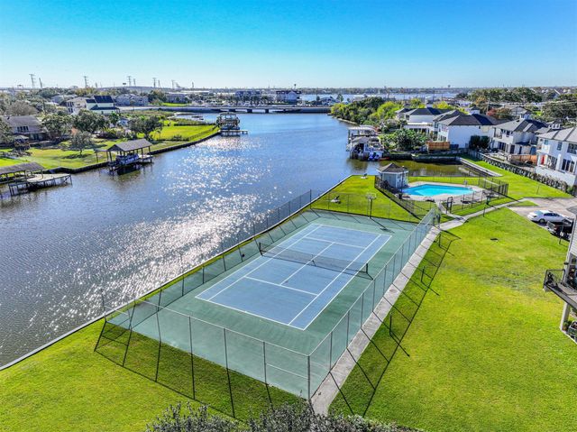 2034 Glencove Drive, Seabrook, TX 77586