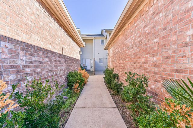 2034 Glencove Drive, Seabrook, TX 77586