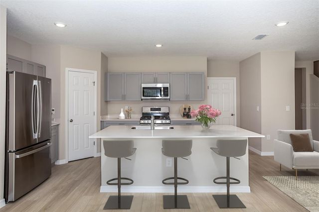 9158 BELLEVIEW FOREST PASS, Zephyrhills, FL 33541