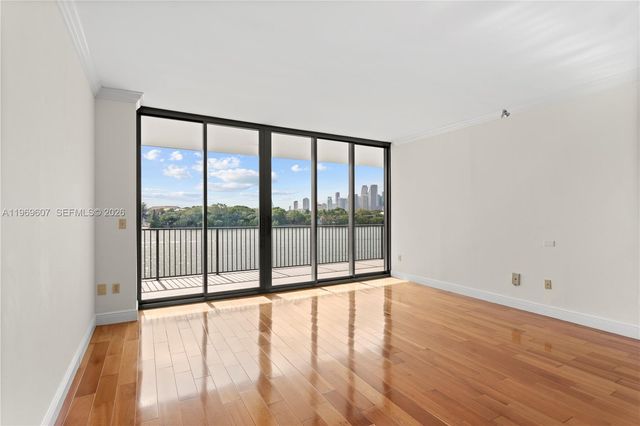 1000 Venetian Way 301, Miami, FL 33139