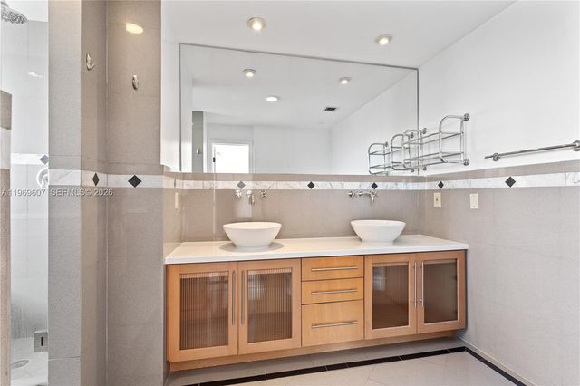 1000 Venetian Way 301, Miami, FL 33139