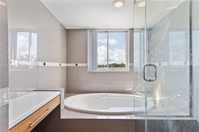 1000 Venetian Way 301, Miami, FL 33139