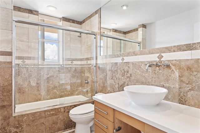 1000 Venetian Way 301, Miami, FL 33139