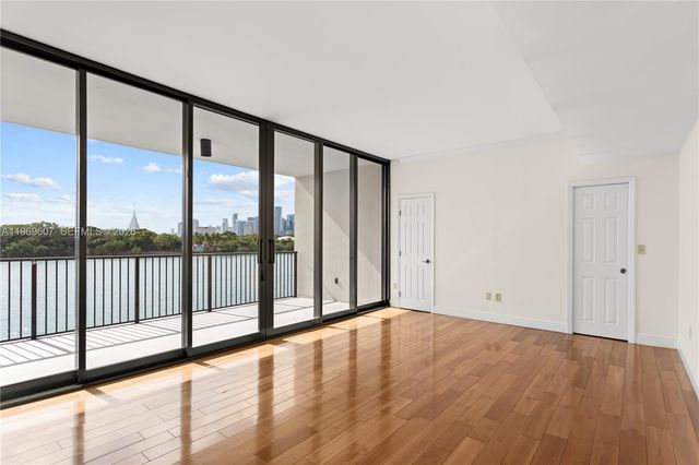 1000 Venetian Way 301, Miami, FL 33139