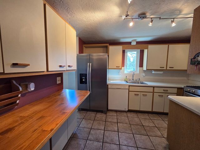 52 Liberty St C5, Plymouth, MA 02360
