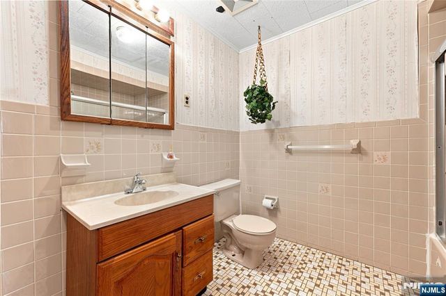 28 Lincoln Street, Passaic, NJ 07055
