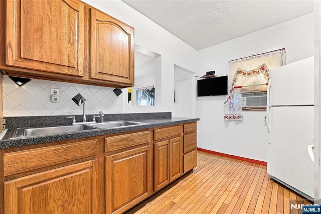 28 Lincoln Street, Passaic, NJ 07055
