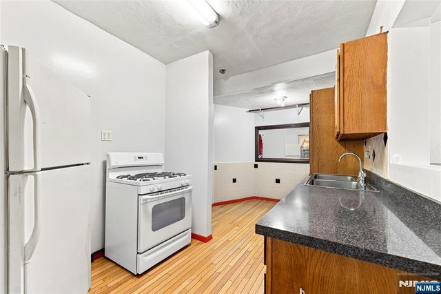 28 Lincoln Street, Passaic, NJ 07055
