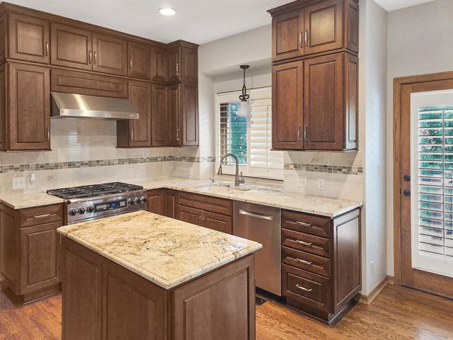 945 N Woodridge, Wichita, KS 67206