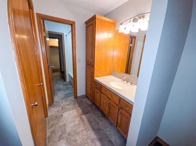 945 N Woodridge, Wichita, KS 67206