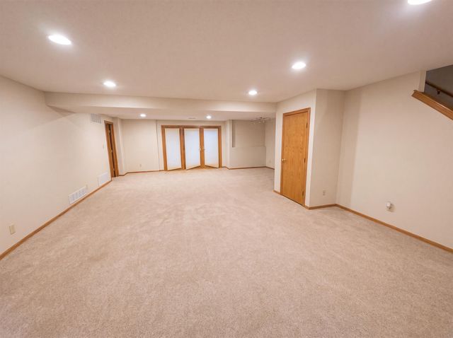 945 N Woodridge, Wichita, KS 67206