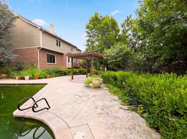 945 N Woodridge, Wichita, KS 67206