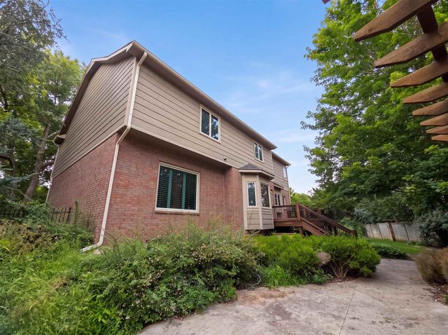 945 N Woodridge, Wichita, KS 67206