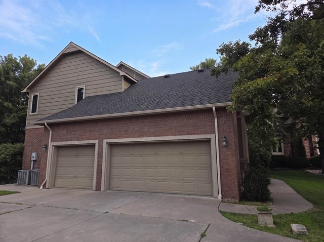 945 N Woodridge, Wichita, KS 67206