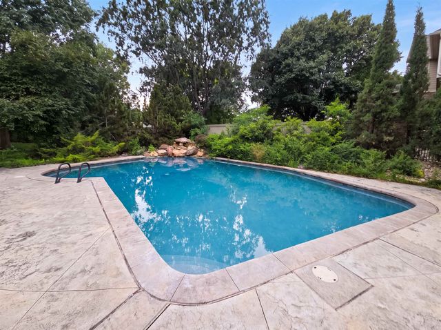 945 N Woodridge, Wichita, KS 67206